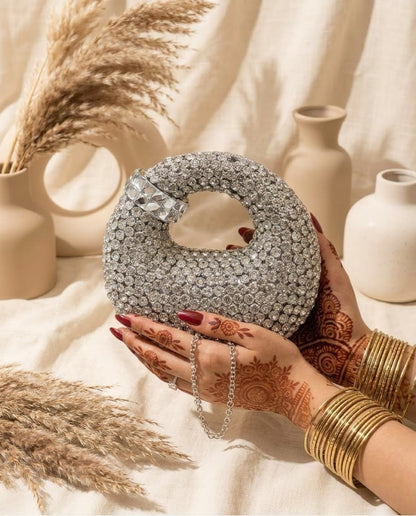 Kundun Clutch with Chain