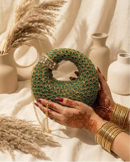 Kundun Clutch with Chain