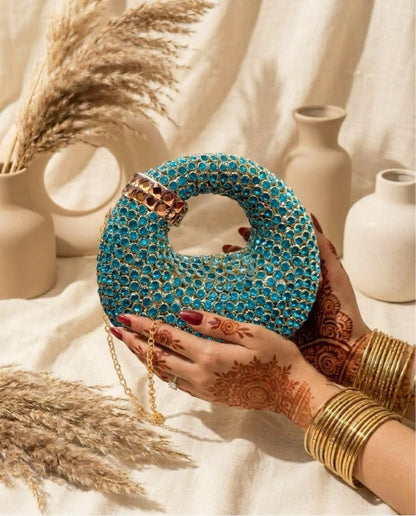 Kundun Clutch with Chain